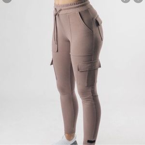 Alphalete Women’s Identity Cargo - Antler